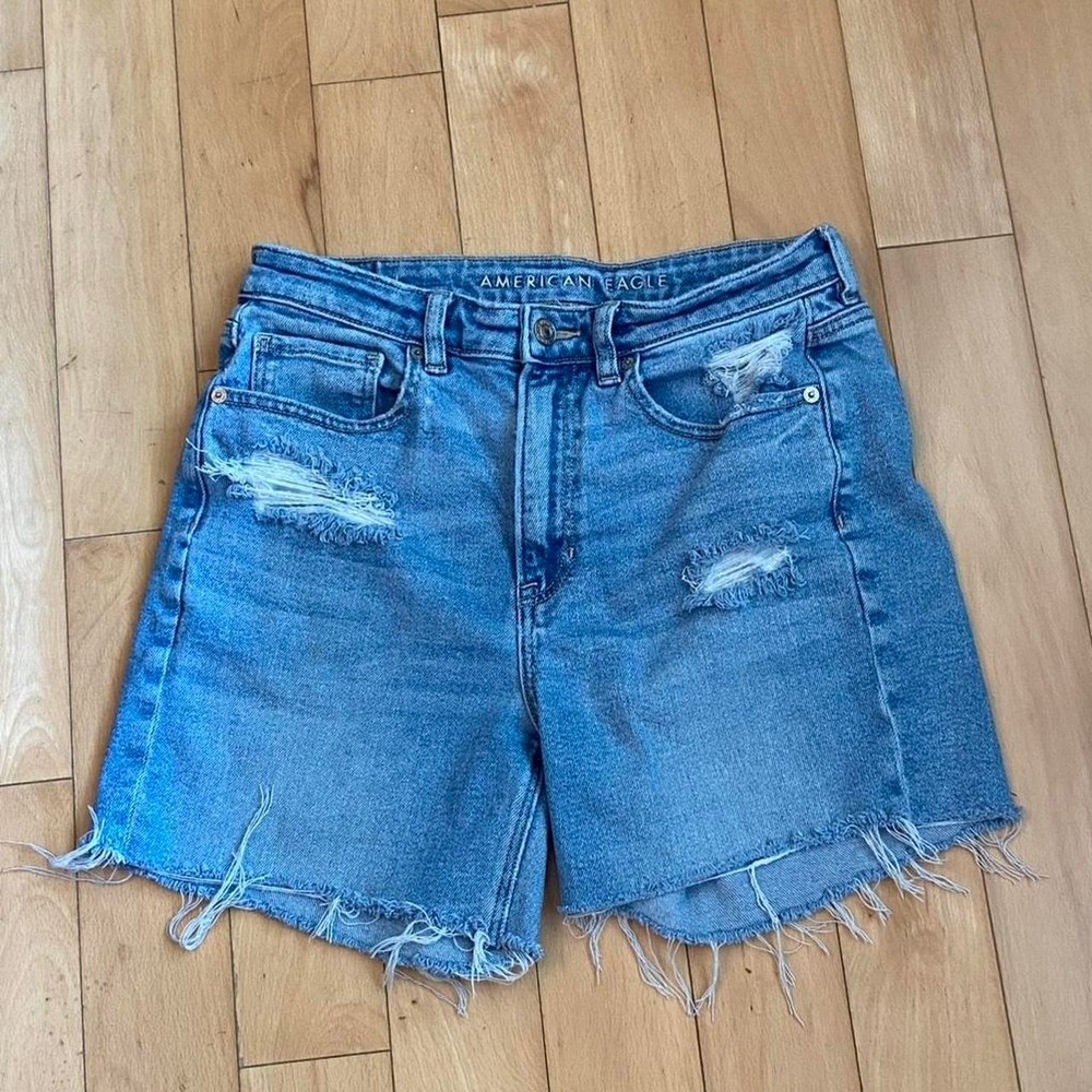 American Eagle Mom Straight Jean Shorts Women 6 Blue Distressed Raw Hem Denim